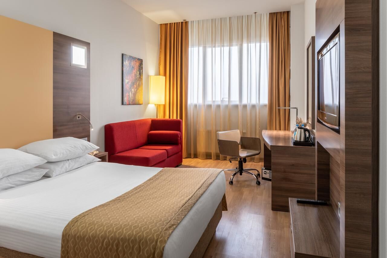 Отель Ramada Encore Kyiv Киев