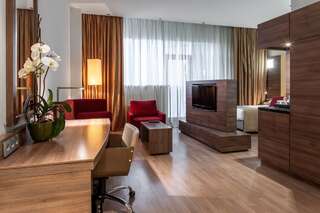 Отель Ramada Encore Kyiv Киев Улучшенный двухместный номер с 2 отдельными кроватями-1