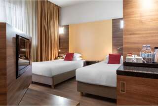 Отель Ramada Encore Kyiv Киев Улучшенный двухместный номер с 2 отдельными кроватями-2