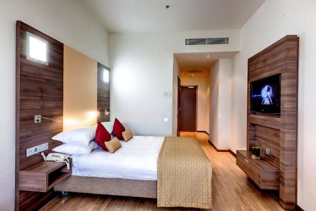 Отель Ramada Encore Kyiv Киев-49